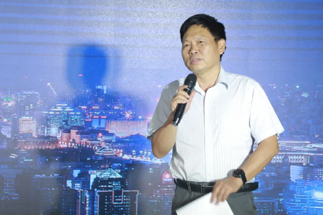 1629708783852690.jpg 鄔倫.jpg